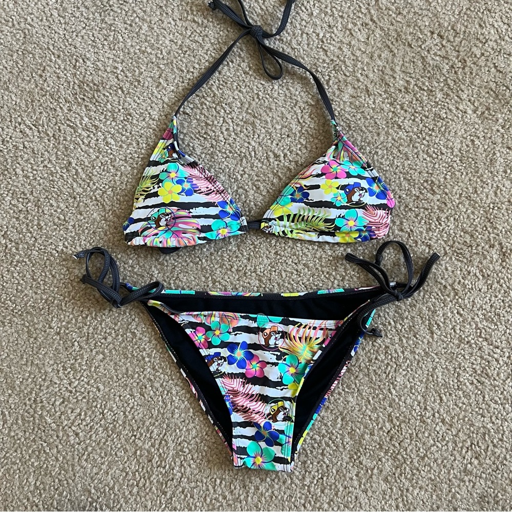 Buc-ee’s triangle bikini